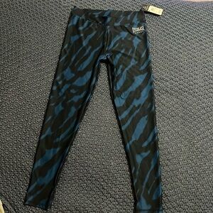 Blue printed leggings in size Women’s Small NWT
